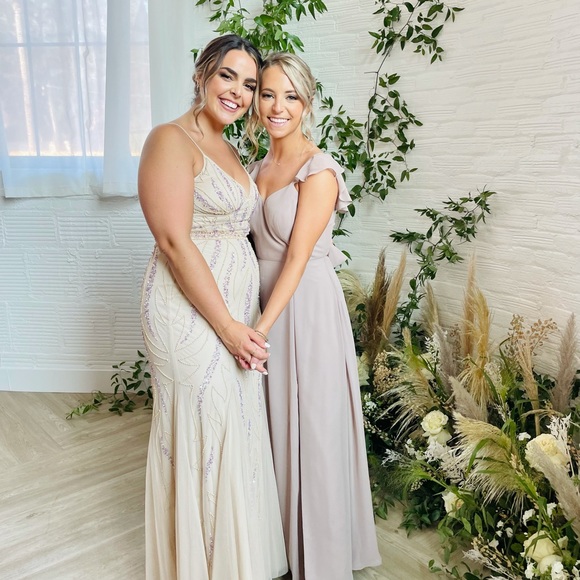 long billow sleeve chiffon a-line wedding dress Floral Applique Sprinkle Winter White A Line Bridal - Alisse Bridal Snow/Winter/Diamond White / 3D Lace look-xylia-halter-low-plunge-maxi-dress-balck Tim - Only 19 Size:8x12' Sweep Unveil your beauty in